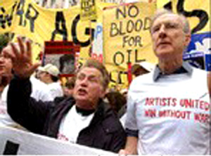 Martin Scheen and James Cromwell in an anti-war demonstration